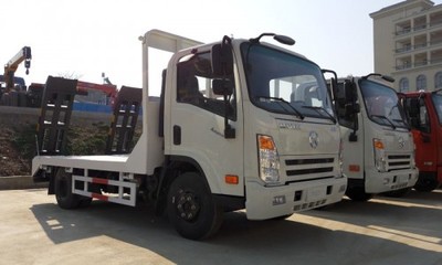 大运蓝牌平板车 小型拖车与挖掘机运输车的全方位解析