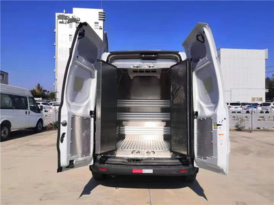 国六冷藏车与福特疫苗车的生产与运输应用